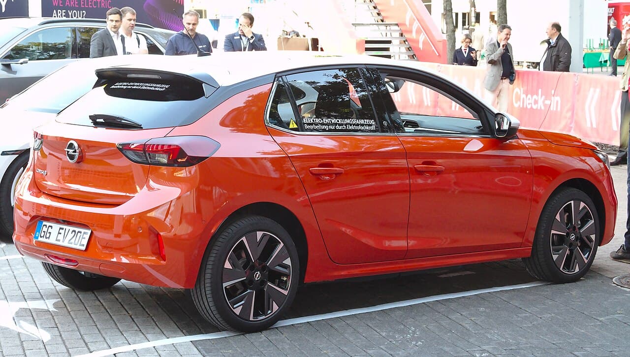 Voorbeeld van het model OPEL CORSA; niet de aangeboden auto